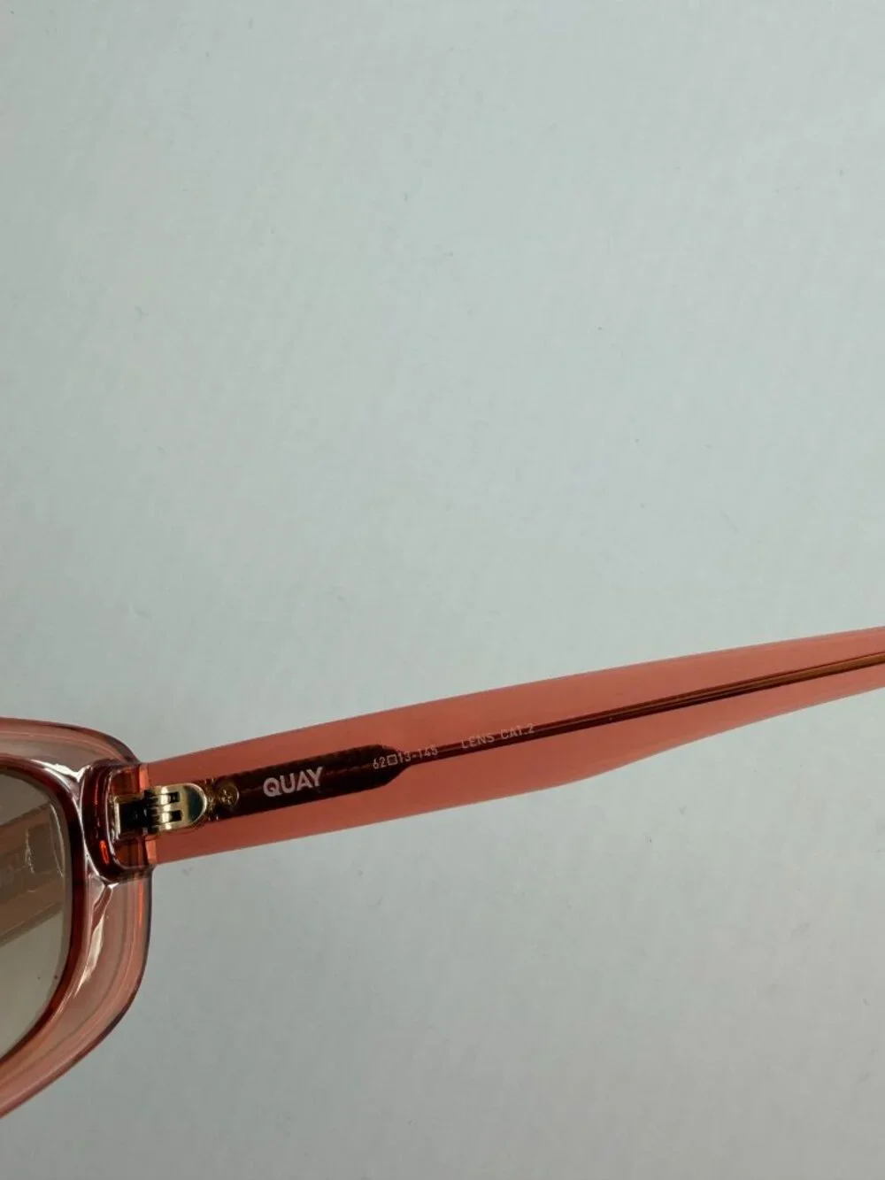 Quay Vibe Check Sunglasses 77731 in Rose